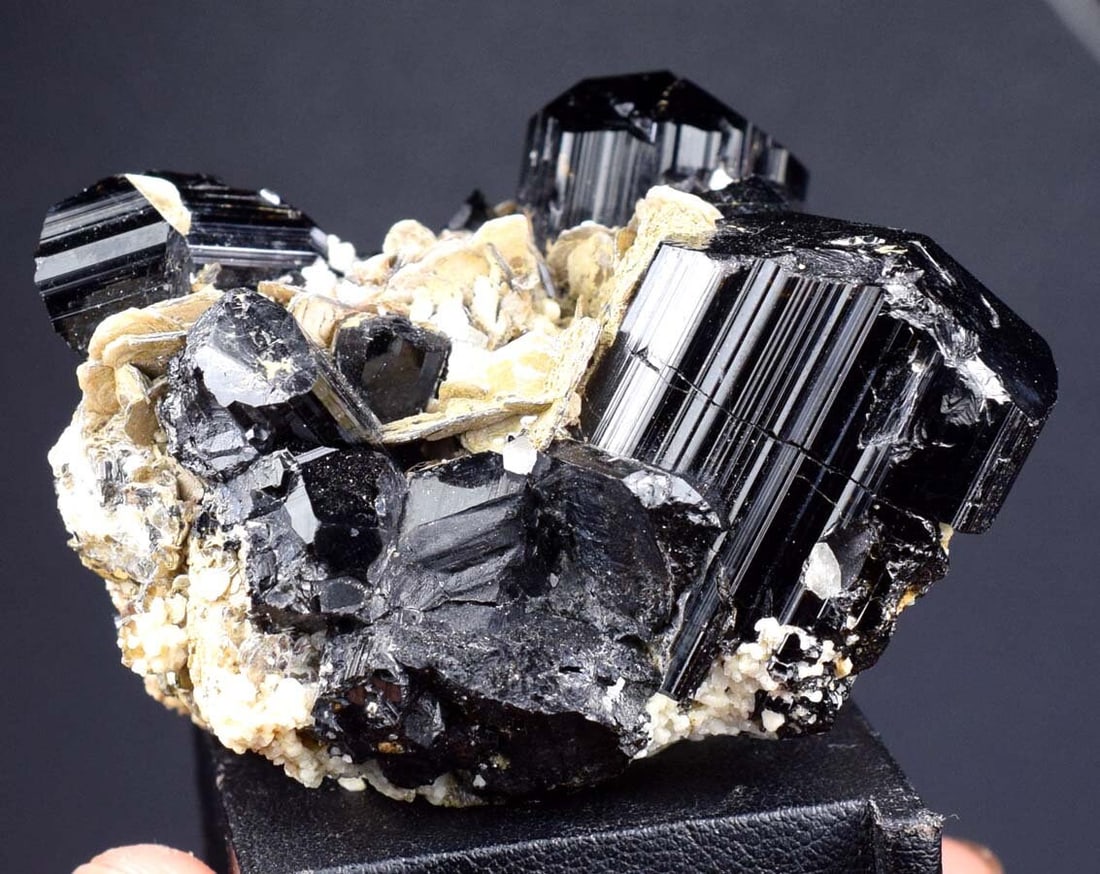 Black Tourmaline Crystal , Schrol Tourmaline with Mica Specimen , Terminated Black Tourmaline from: Materials: Gem type: Tourmaline Black Tourmaline Crystal , Schrol Tourmaline with Mica Specimen , Terminated Black Tourmaline from Pakistan Weight : 128 Gram Sizes : 56*56*34 mm Treatment : Natural Or