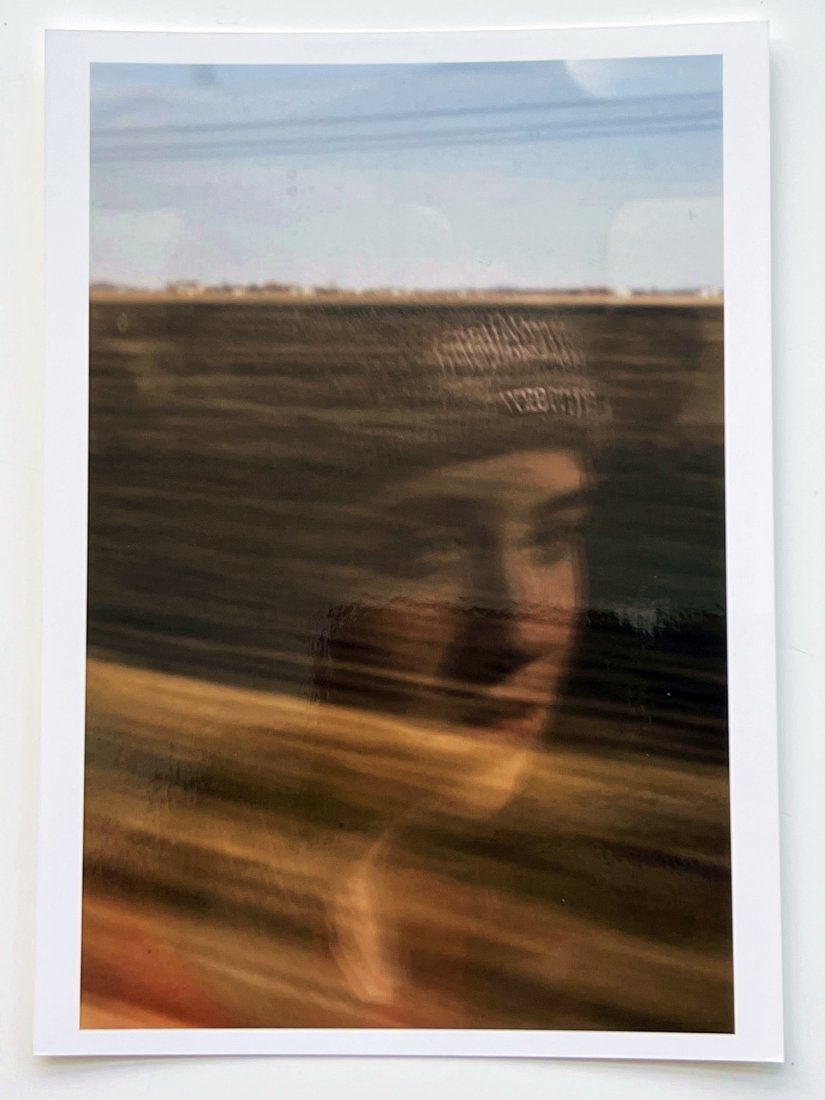 Alec Soth: Couple Off of Alaska 2001: Artist: Alec Soth Title: Couple Off of Alaska 2001 Description: Color photo. Measures 7" x 5". Signed in pen verso. Reserve: $220.00 Shipping: Domestic: Flat-rate of $15.00 to anywhere within the cont