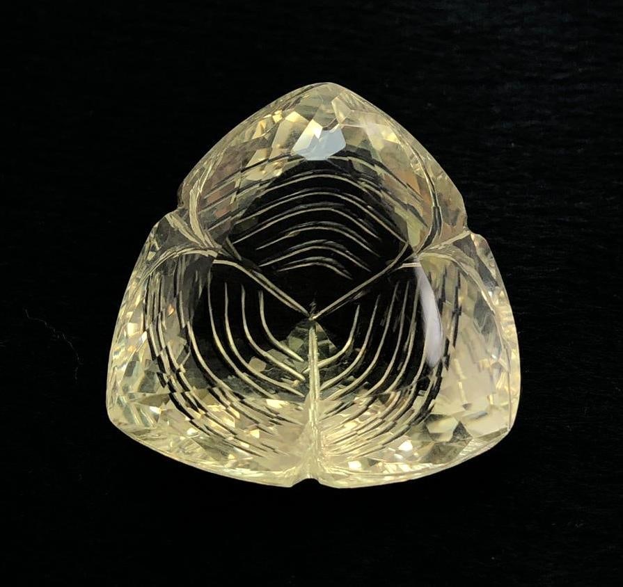 107 Carats Beautiful Lemon Quartz Fancy Cut: Title: 107 Carats Beautiful Lemon Quartz Fancy Cut Gemstones: Lemon Quartz Carat Weights: 107 Carats Size/Dimensions: 32x32x18 MM Provenance/Additional Info: Natural Reserve: $199.00 Shipping: Domesti