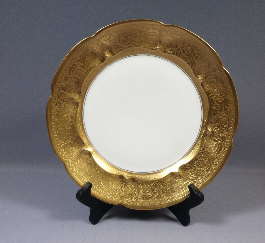HAVILAND France Dinner Plate Charger Limoges Heavy Gold Gilt Encrusted Roses: This is a rare and gorgeous Dinner Plate/Charger Plate made in Limoges, France by Haviland. The plate is 10 1/2" in diameter. The plate is very rare and just beautiful. It will make a wonderful gift o