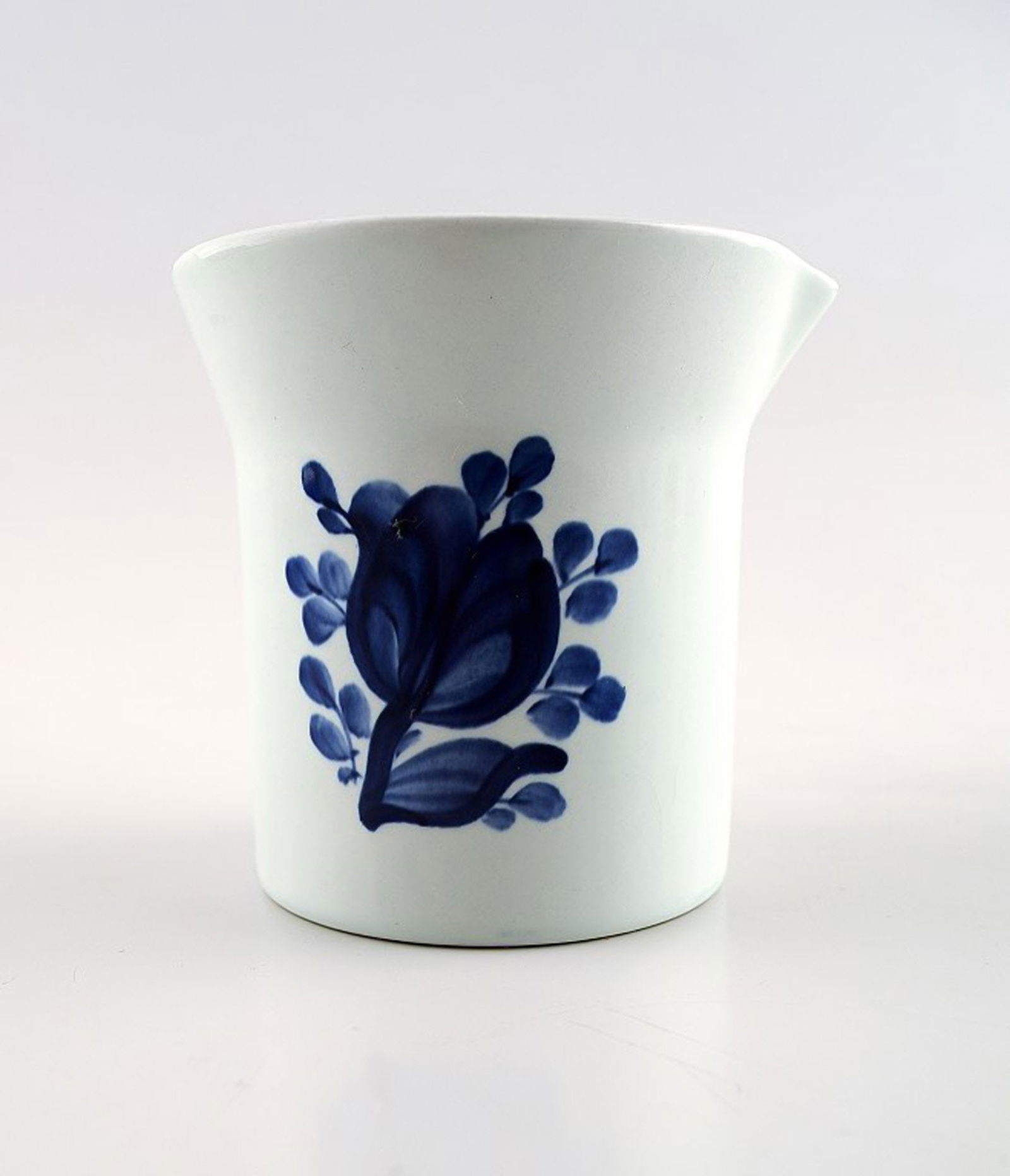 Blue Tranquebar Rare Creamer 2846. Aluminia Tranquebar Blue, Aluminia / Royal Copenhagen faience. (1 of 2)