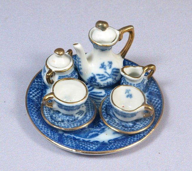 Vintage Miniature Blue Willow Doll House 8 Piece Tea Set (1 of 1)