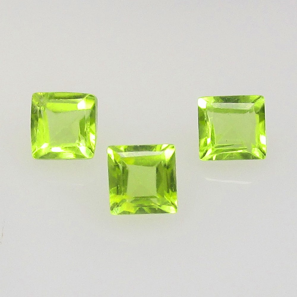 1.33 Ctw Natural Pakistan Peridot Square Set: No Reserve! Title: 1.33 Ctw Natural Pakistan Peridot Square Set Stone Clarity: VVS Gemstone:Natural Peridot Carat Weights: 1.33 Size/Dimensions: 3.8x3.8 - 3.9x3.9 mm / 3 Pc's Additional Info:Top Class