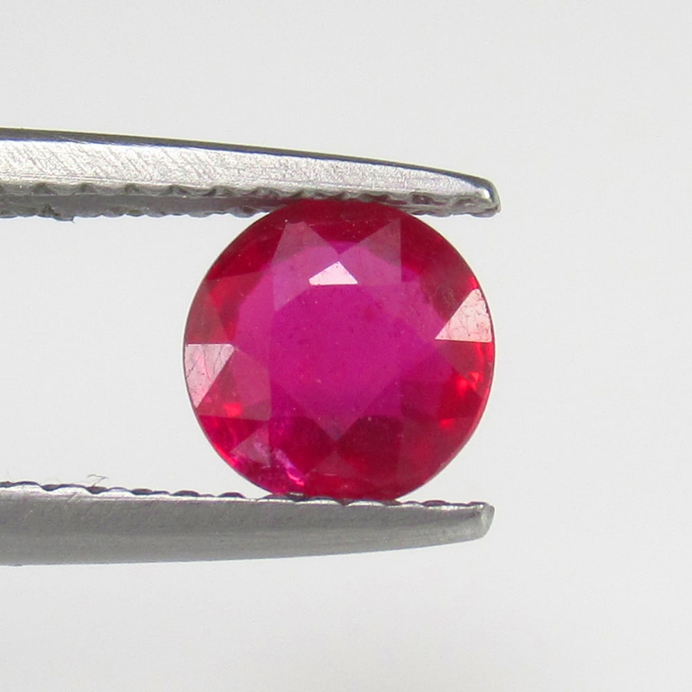 Natural Pinkish Red Ruby - 1.00 Ct (1 of 2)