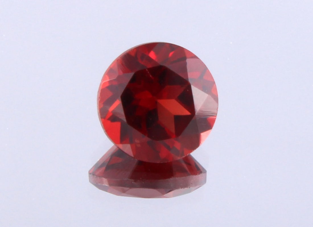 Marvellous " Natural Pyrope Almandine Garnet " 0.95 Cts Natural Pyrope Almandine Garnet: No Reserve! Title: Marvellous " Natural Pyrope Almandine Garnet " 0.95 Cts Natural Pyrope Almandine Garnet Additional Info: Gemstone : Natural Almandine GarnetShape and cut : Round CutOrigin : AfricaW