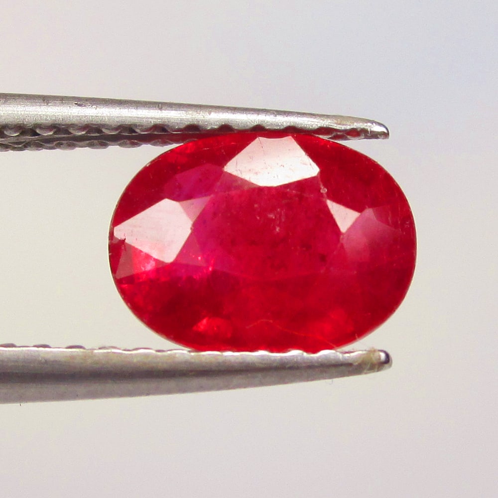 1.62 Ctw Natural Mozambique Red Ruby Oval Cut (1 of 2)