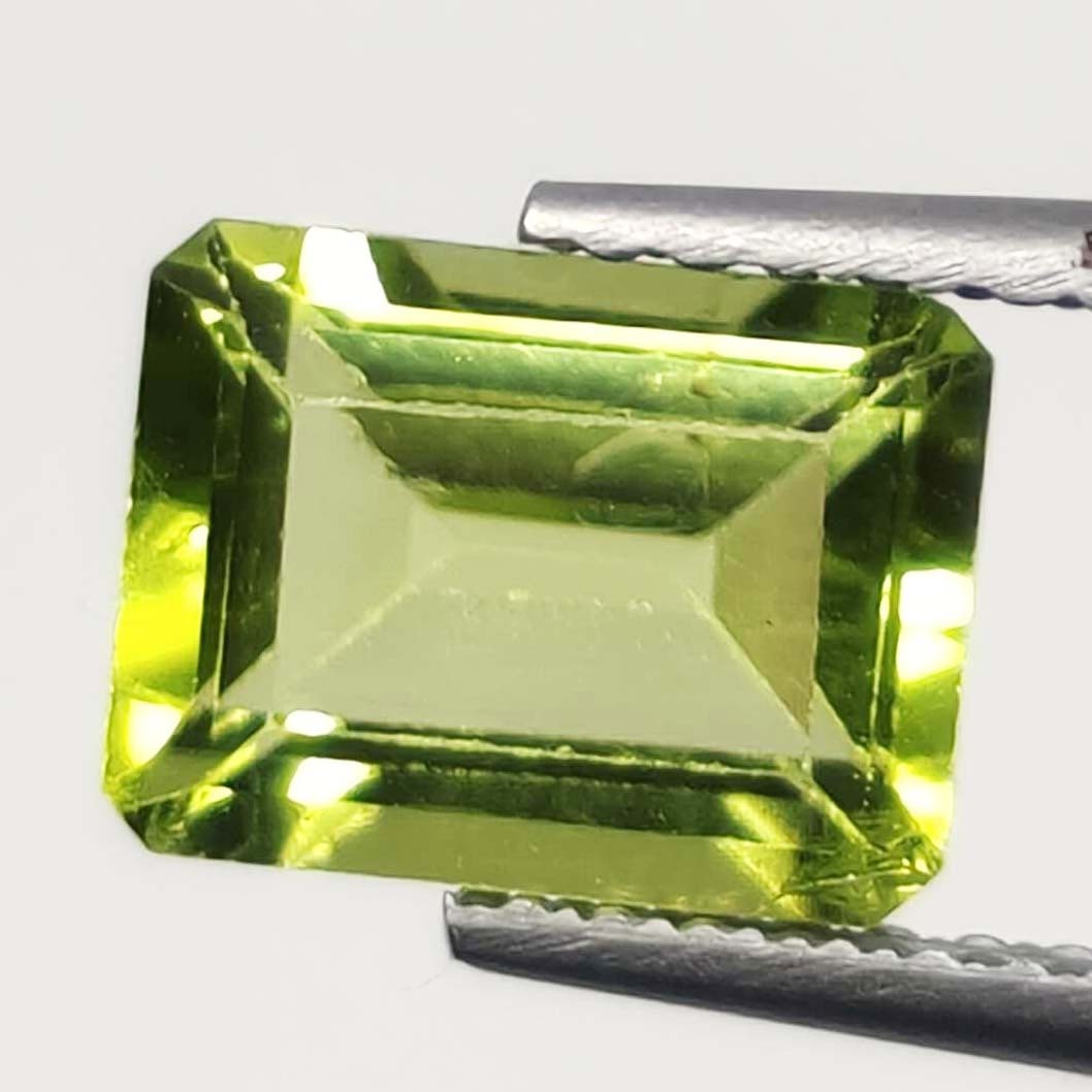1.75 Ct Natural Pakistan Peridot: No Reserve! Title: 1.75 Ct Natural Pakistan Peridot Description: Gemstones: Natural Peridot Carat Weights: 1.75 Ct Size/Dimensions: 8 X 60 mm, Treatment: No Materials &Techniques:Peridot Shipping: Dom