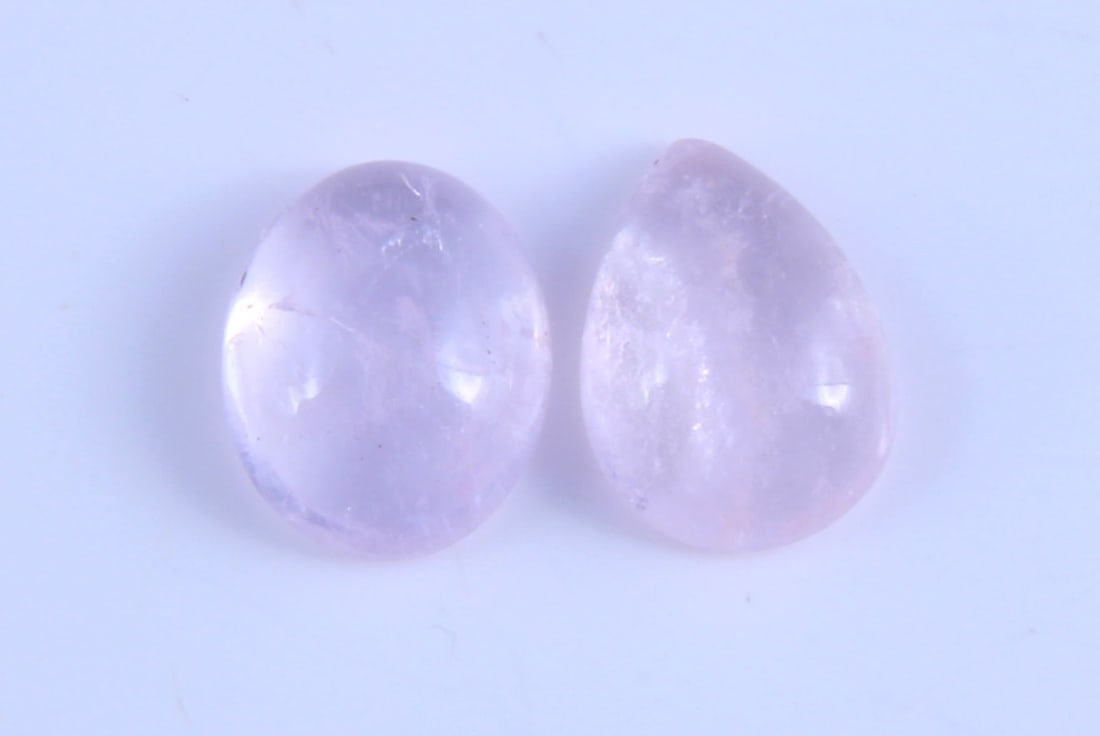 Beautiful " Natural Morganite " 3.60 cts Natural Morganite Lot: No Reserve! Title: Beautiful " Natural Morganite " 3.60 cts Natural Morganite Lot Additional Info: Gemstone : Natural MorganiteShape and Cut : Oval, Pear Cabochon Weight : 3.60 caratsMeasurements : 9x