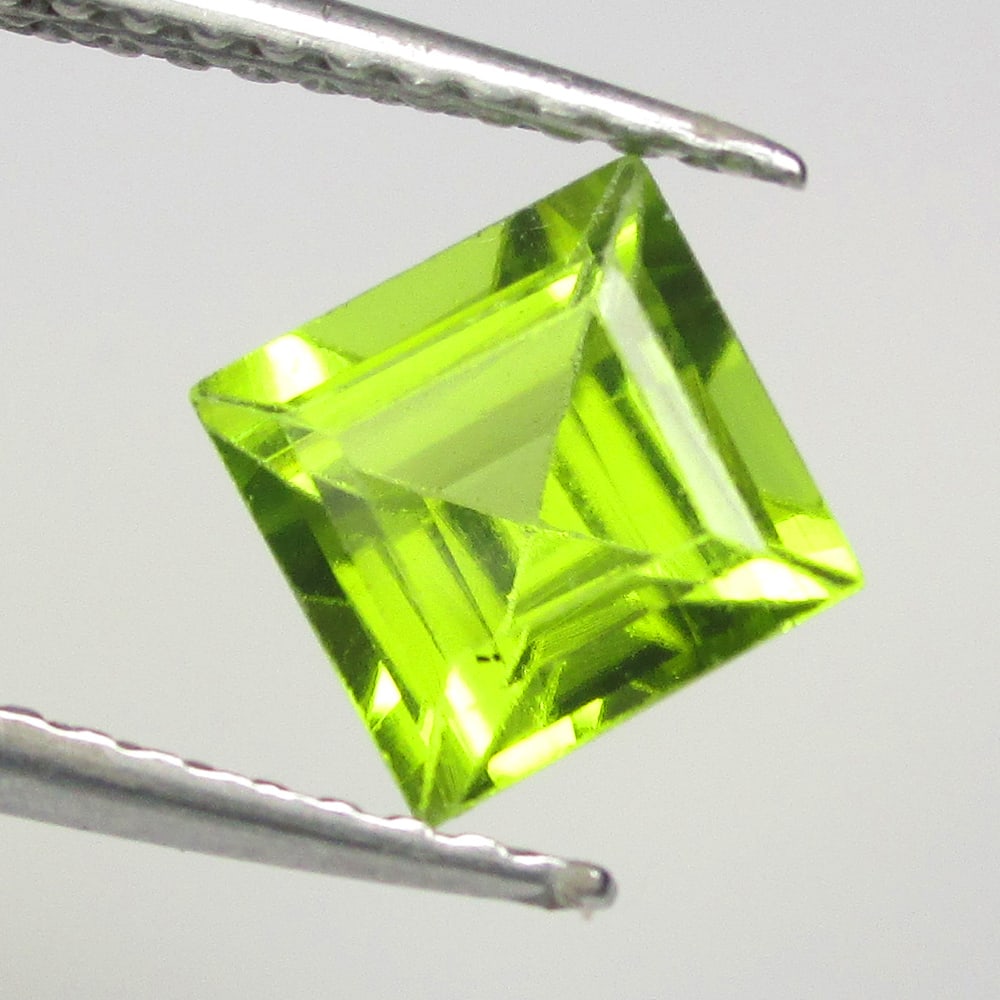 1.30 Ctw Natural Pakistan Peridot Square Cut: No Reserve! Title: 1.30 Ctw Natural Pakistan Peridot Square Cut Stone Clarity: VVS Gemstone:Natural Peridot MCarat Weight: 1.3 Size/Dimensions: 6.20 x 6.10 x 4.30 mm Additional Info:Top Class Full Lus