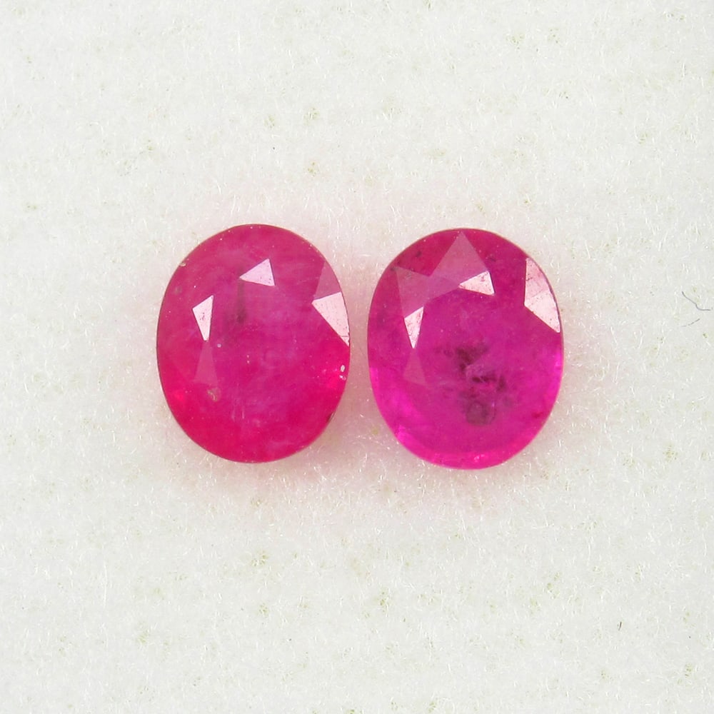 Natural Pinkish Red Ruby Pair - 1.10 Ct (1 of 2)