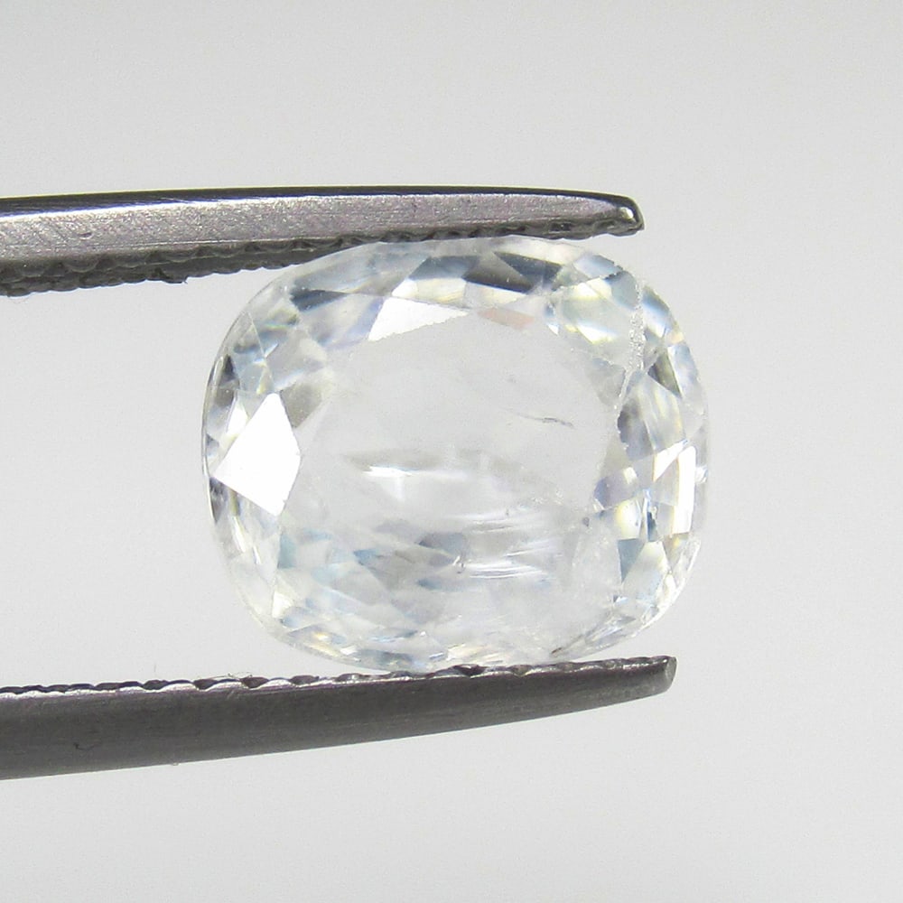 Natural White Zircon - 3.69 Ct: No Reserve! Title: Natural White Zircon - 3.69 Ct Origin: Combodia Weight:3.69 Size/Dimensions: 9.2 x 8.0 x 4.2 mm Description:Pieces : 1 No's / Shape : Cushion Cut / Color : White / Clarity : VVS - T