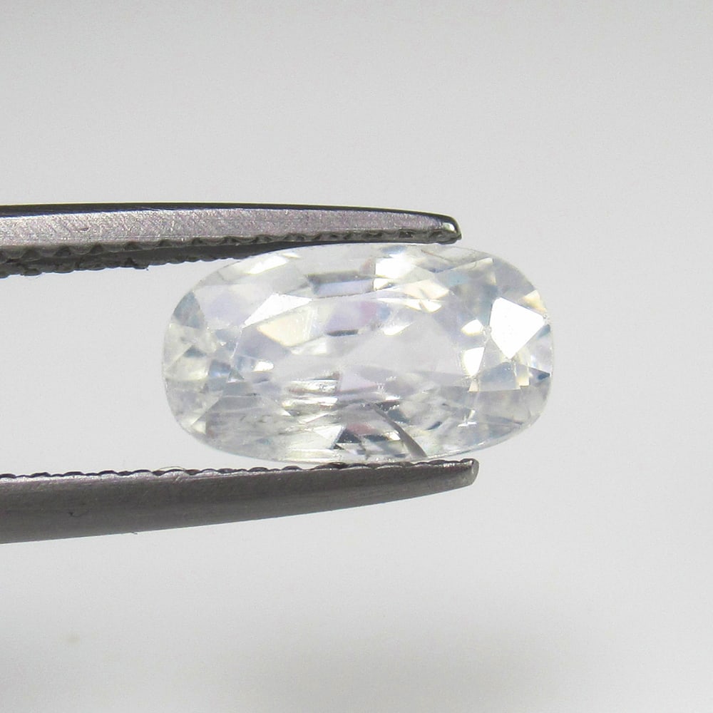 Natural White Zircon - 3.34 Ct: No Reserve! Title: Natural White Zircon - 3.34 Ct Origin: Combodia Weight:3.34 Size/Dimensions: 10.5 x 6.0 x 5.0 mm Description:Pieces : 1 No's / Shape : Cushion Cut / Color : White / Clarity : VVS - 