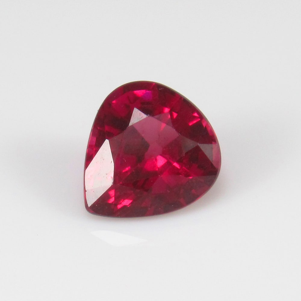Natural Rose Garnet - 1.46 Ct: No Reserve! Title: Natural Rose Garnet - 1.46 Ct Origin: Mozambique Weight:1.46 Size/Dimensions: 7.5 x 6.8 x 4.0 mm Description:Pieces : 1 No's / Shape : Pear Cut / Color : Rose / Clarity : Transparen