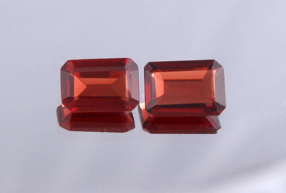 Lovely " Natural Pyrope Almandine Garnet " 1.19 Cts Natural Pyrope Almandine Garnet Pair: No Reserve! Title: Lovely " Natural Pyrope Almandine Garnet " 1.19 Cts Natural Pyrope Almandine Garnet Pair Additional Info: Gemstone : Natural Almandine GarnetShape and cut : Rectengular CutOrigin : 