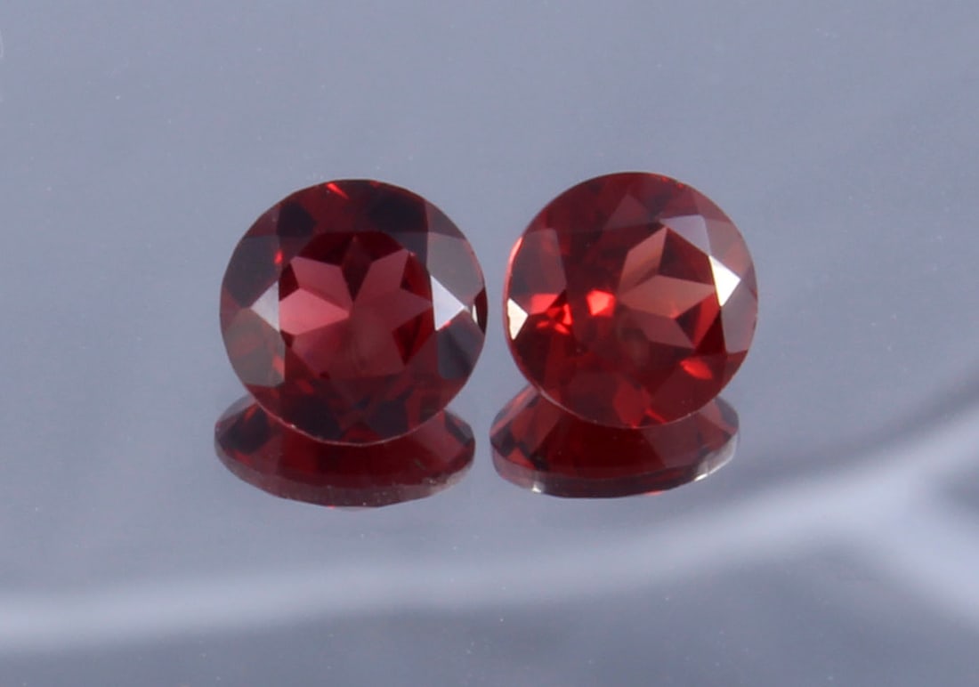 Marvellous " Natural Pyrope Almandine Garnet " 1.67 Cts Natural Pyrope Almandine Garnet Pair: No Reserve! Title: Marvellous " Natural Pyrope Almandine Garnet " 1.67 Cts Natural Pyrope Almandine Garnet Pair Additional Info: Gemstone : Natural Almandine GarnetShape and cut : Round CutOrigin : Af