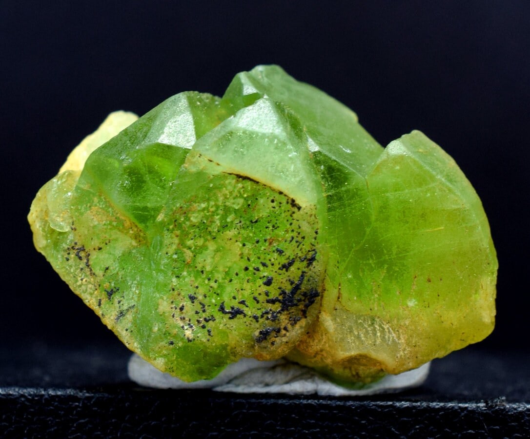 Peridot Crystal , Terminated Damage Free Olivine Peridot Crystal from Sapat Pakistan - 12 Gram ,: Materials: Gem type: Peridot Peridot Crystal , Terminated Damage Free Olivine Peridot Crystal from Sapat Pakistan Weight : 12 Gram Size : 20*30*15 mm Treatment : Natural Origin : Sapat Pakistan DHL Ec