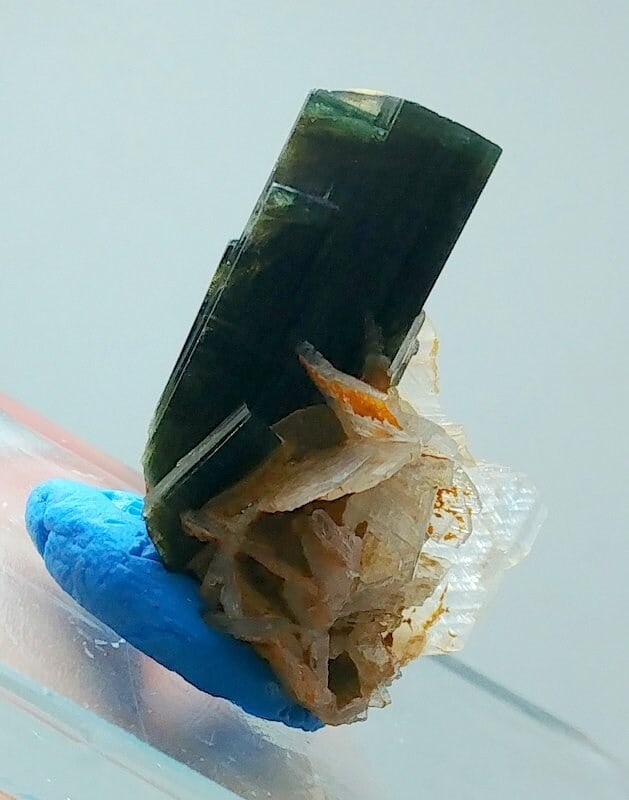 10 Grams Lovely Green Cap Tourmaline With Albite Specimen From Astak Skardu pakistan: Materials: tourmaline specimen 10 Grams Lovely Green Cap Tourmaline With Albite Specimen From Astak Skardu pakistan SIZE 31*25*19 mm Reserve: $12.00 Shipping: Domestic: Flat-rate of $15.00 to anywhere