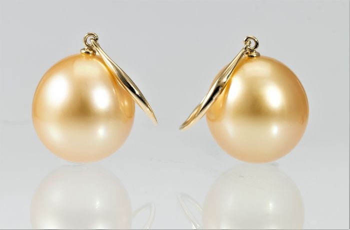 13mm Deep Golden South Sea Pearls: Title: 13mm Deep Golden South Sea Pearls Description: Produced by the gold-lipped Pinctada Maxima Oyster in the warm waters off the coasts of Australia, these pearls have a natural magnificent deep go
