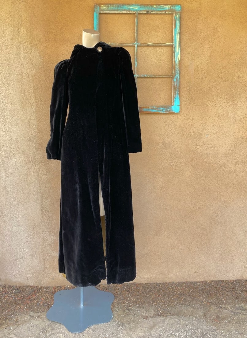 Vintage 1940s Black Velvet Coat with Pixie Hood Sz S (1 of 8)