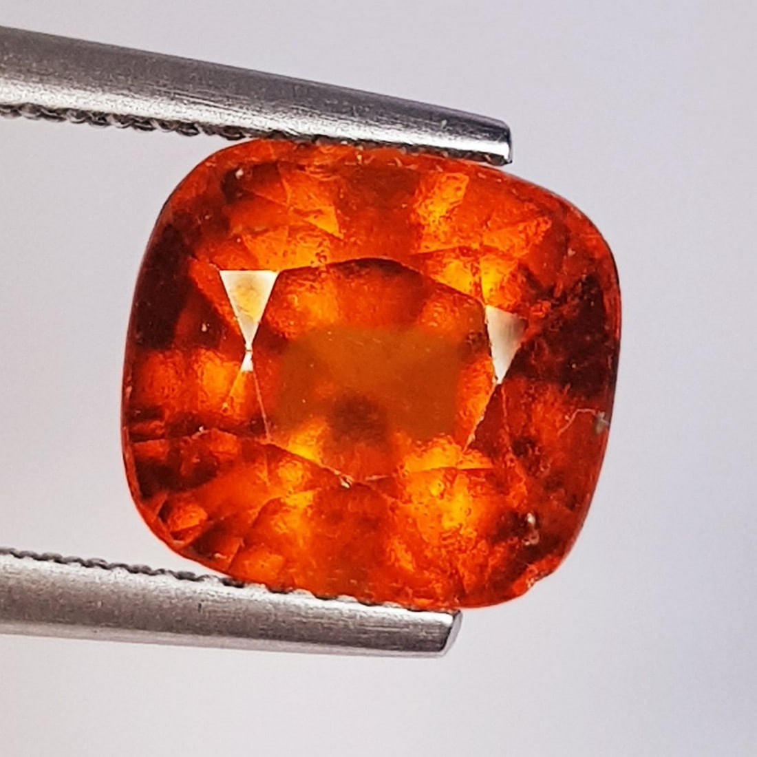 4.32 Ctz " Stunning Orange Gem " Natural Hessonite Garnet: No Reserve! Title: 4.32 Ctz " Stunning Orange Gem " Natural Hessonite Garnet Color/Clarity: Orange Red / VVS Gemstone: Hessonite Carat Weights: 4.32 Size: 9.00 x 8.60 x 6.20 Additional Information: Cu