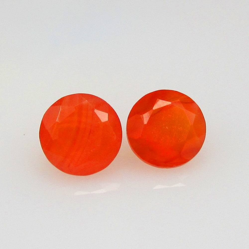 2.57 Ctw Natural Orange Carnelian Round Pair: No Reserve! Title: 2.57 Ctw Natural Orange Carnelian Round Pair Stone clarity: Semi-Transparent Gemstone:Natural Carnelian Carat weights: 2.57 Size/Dimensions: 7.30 x 7.30 x 4.80 mm / 2 Pc's Additiona