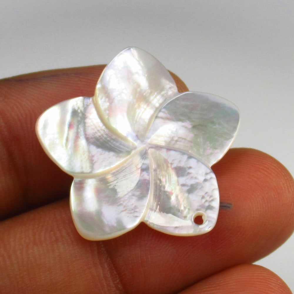 Natural Shell Carving- 9.28 Ct (1 of 2)