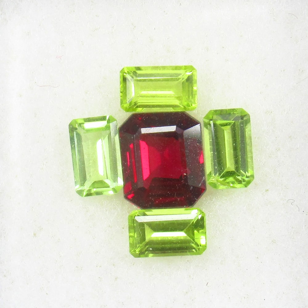 Natural Rhodolite Garnet & Peridot Set - 2.35 Ct: No Reserve! Title: Natural Rhodolite Garnet & Peridot Set - 2.35 Ct Origin: Mozambique Weight:2.35 Size/materials: 5.0x3.0 - 6.4x5.5 mm Description:Pieces : 5 No's / Shape : Octagon Cut / Color : Purp