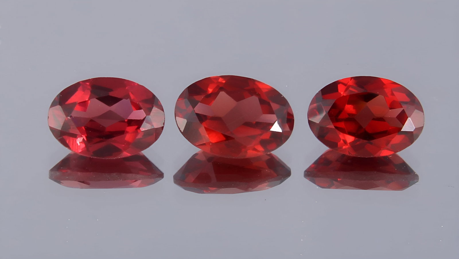 Stunning " Natural Pyrope Almandine Garnet " 2.47 Cts Natural Pyrope Almandine Garnet Pair: No Reserve! Title: Stunning " Natural Pyrope Almandine Garnet " 2.47 Cts Natural Pyrope Almandine Garnet Pair Additional Info: Gemstone : Natural Almandine Garnet Shape and cut : OVal Cut Origin : Afr