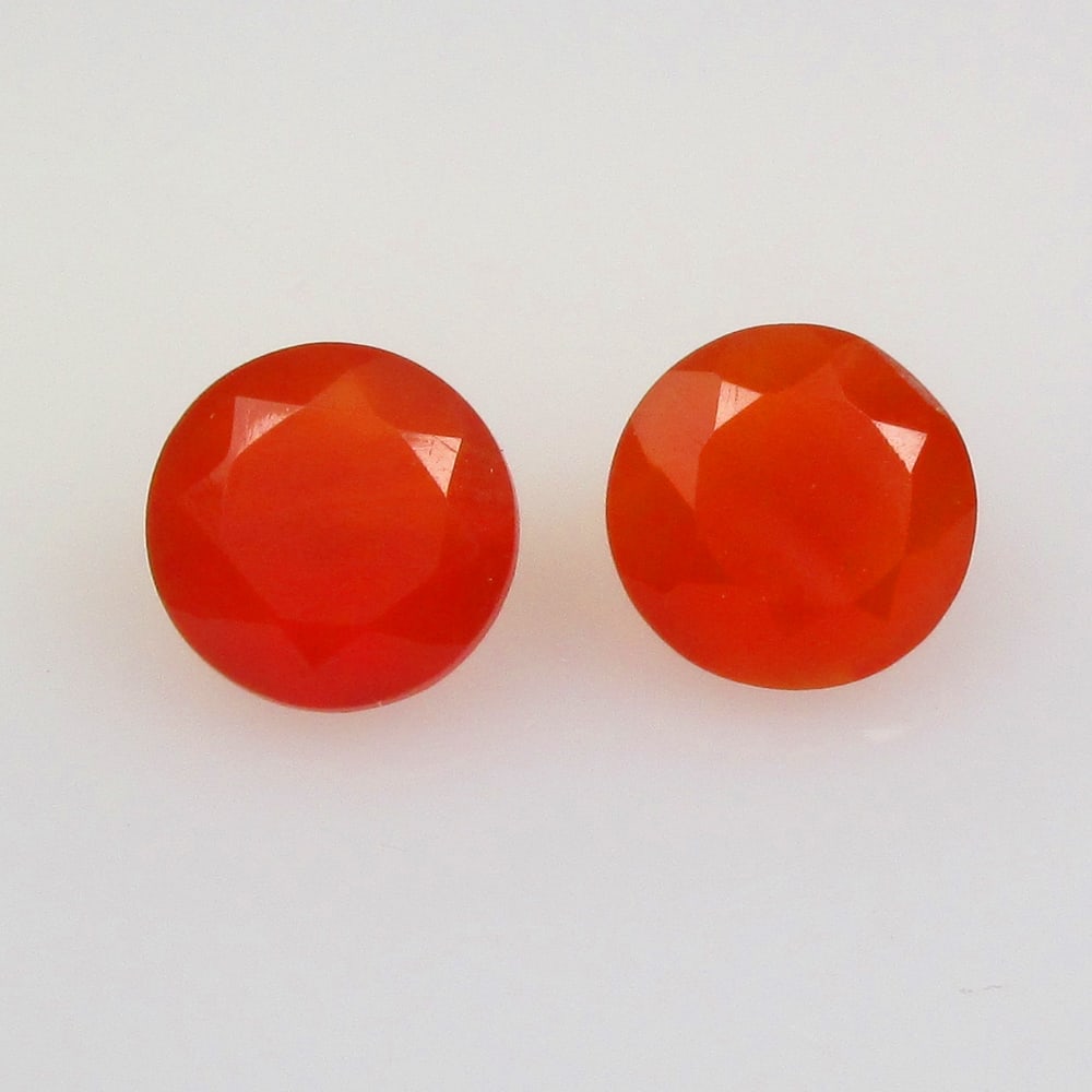 2.31 Ctw Natural Orange Carnelian Round Pair: No Reserve! Title: 2.31 Ctw Natural Orange Carnelian Round Pair Stone clarity: VVS Gemstone:Natural Carnelian Carat weights: 2.31 Size/Dimensions: 7.20 x 7.20 x 4.10 mm / 2 Pc's Description:Round Cut 