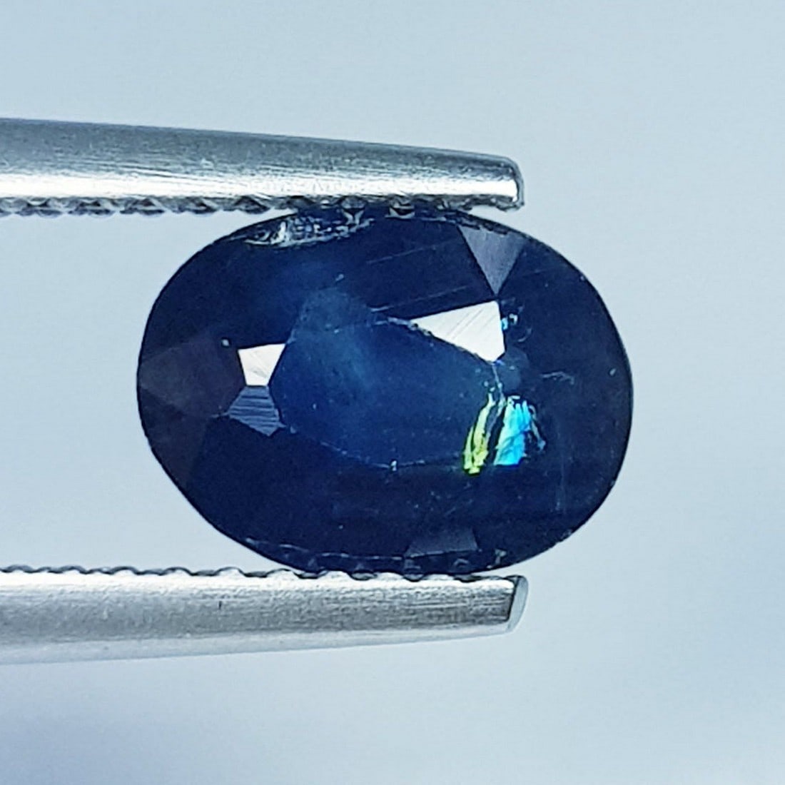 1.76 ctz " Fine Collection" Natural Australian Blue Sapphire: No Reserve! Title: 1.76 ctz " Fine Collection" Natural Australian Blue Sapphire Color/Clarity: Blue /VS Gemstone: Sapphire Carat Weights: 1.76 Size: 8.20 x 6.20 x 3.60 Additional Information: Oval - A