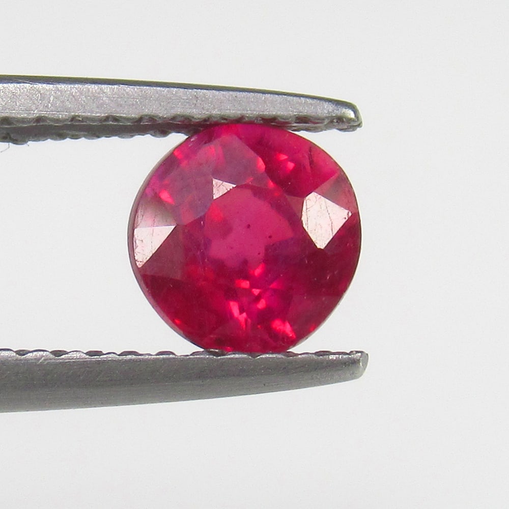 Natural Red Ruby - 1.20 Ct (1 of 2)