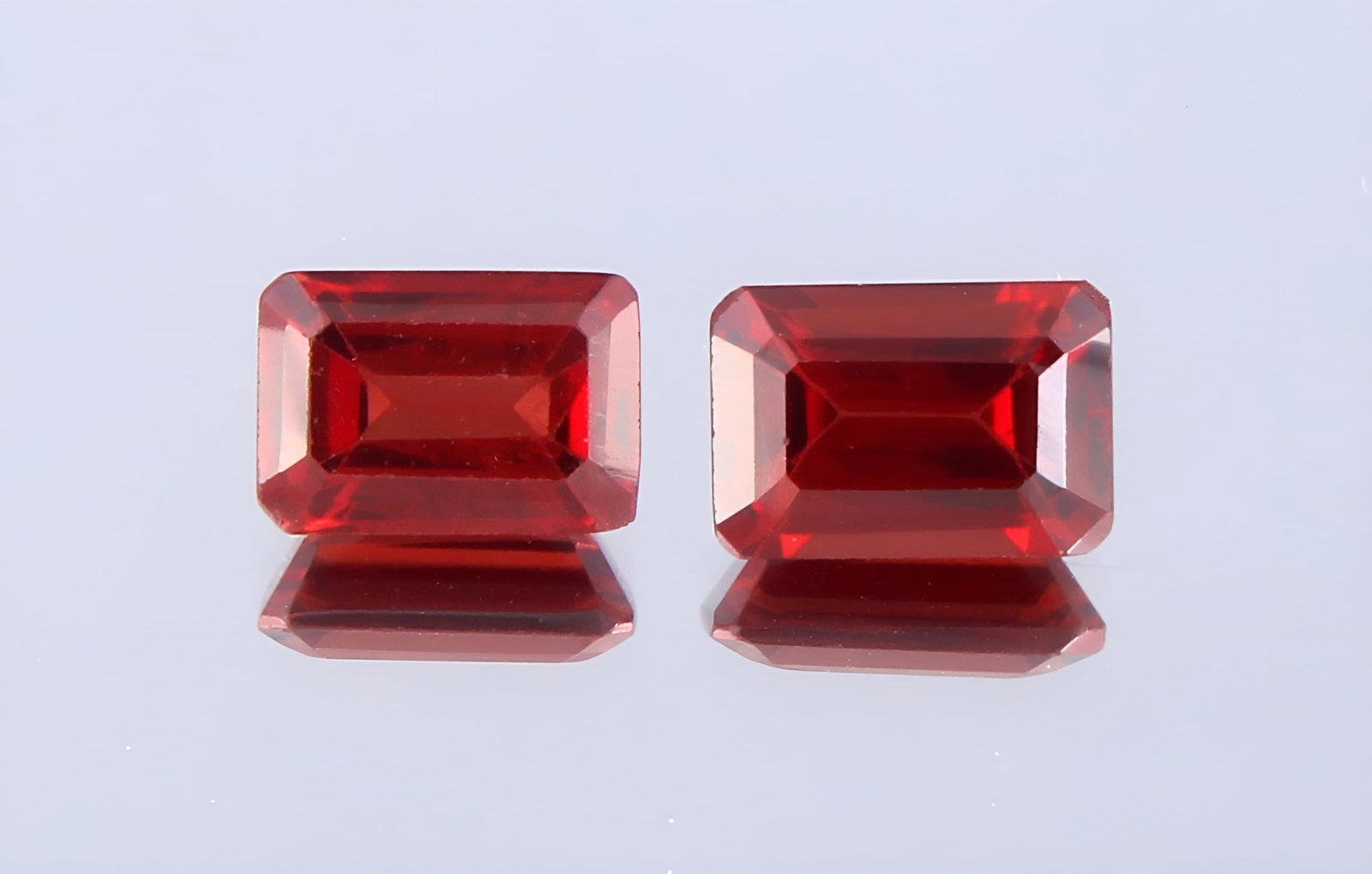 Beautiful " Natural Pyrope Almandine Garnet " 1.72 Cts Natural Pyrope Almandine Garnet Pair: No Reserve! Title: Beautiful " Natural Pyrope Almandine Garnet " 1.72 Cts Natural Pyrope Almandine Garnet Pair Additional Info: Gemstone : Natural Almandine Garnet Shape and cut : Rectengular Cut Orig
