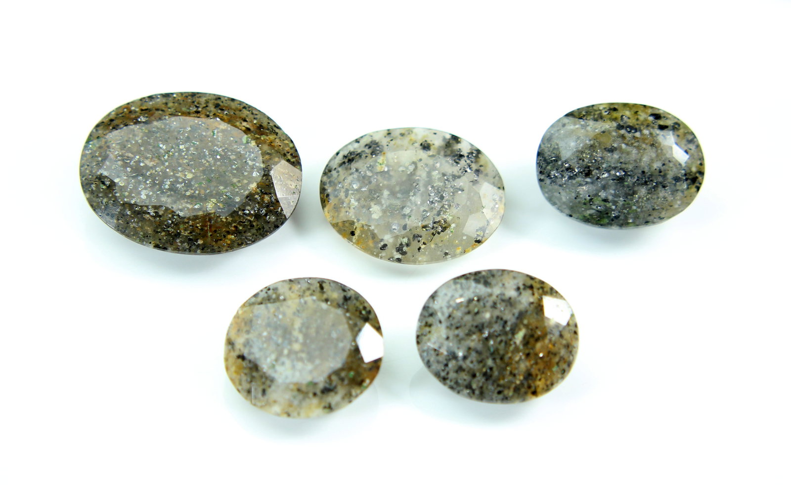 Gorgeous " Natural Black Sunstone " 89.24 Cts Natural Black Sunstone Lot: No Reserve! Title: Gorgeous " Natural Black Sunstone " 89.24 Cts Natural Black Sunstone Lot Additional Info: Gemstone : Natural Black Sunstone Origin : Africa Weight : 89.24 Carats Dimensions : 25x20