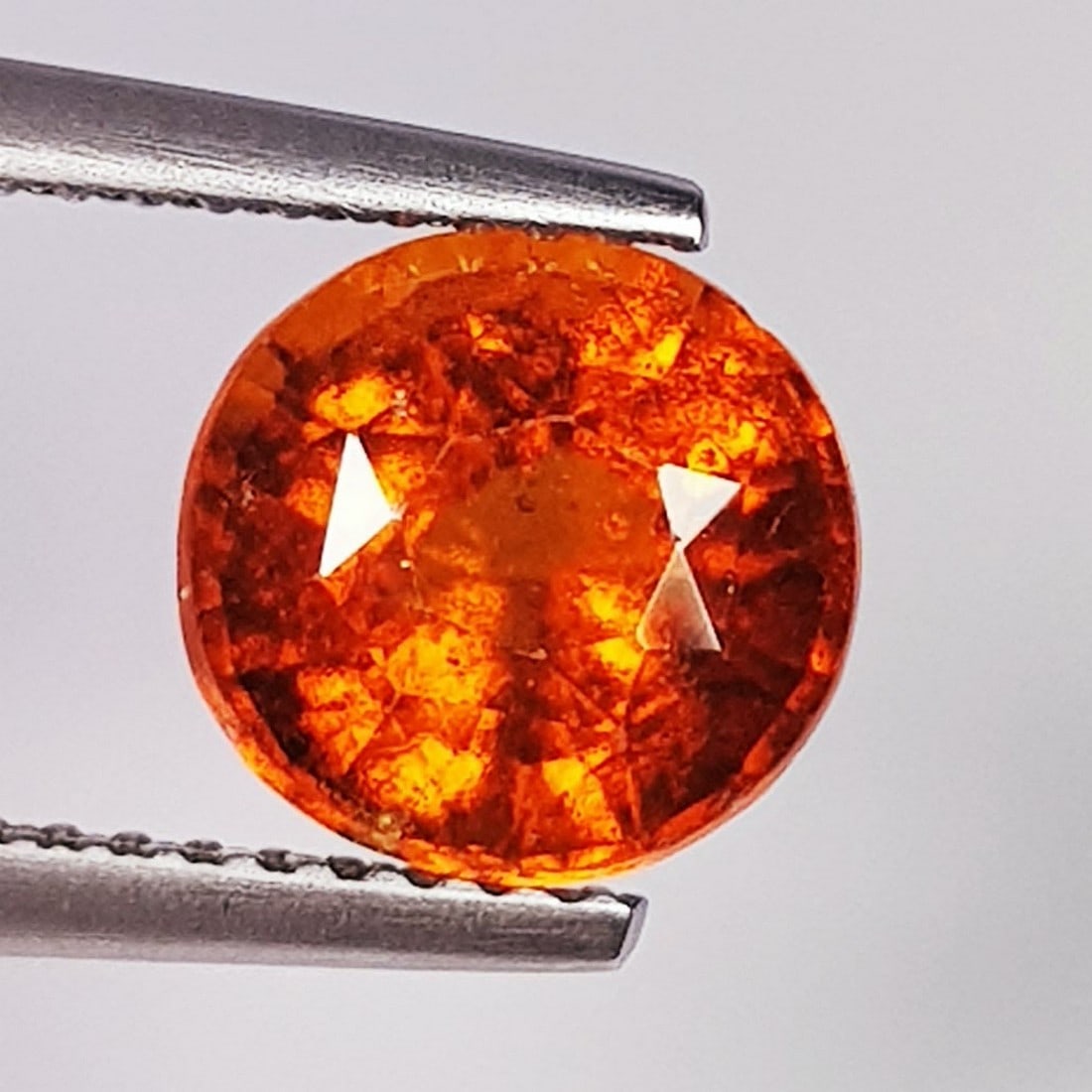 2.58 ctz " Stunning Orange Gem " Natural Hessonite Garnet: No Reserve! Title: 2.58 ctz " Stunning Orange Gem " Natural Hessonite Garnet Color/Clarity: Hessonite Garnet Gemstone: Orange / VVS-VS Carat Weights: 2.58 Size: 8.20 x 7.80 x 5.60 Additional Informati