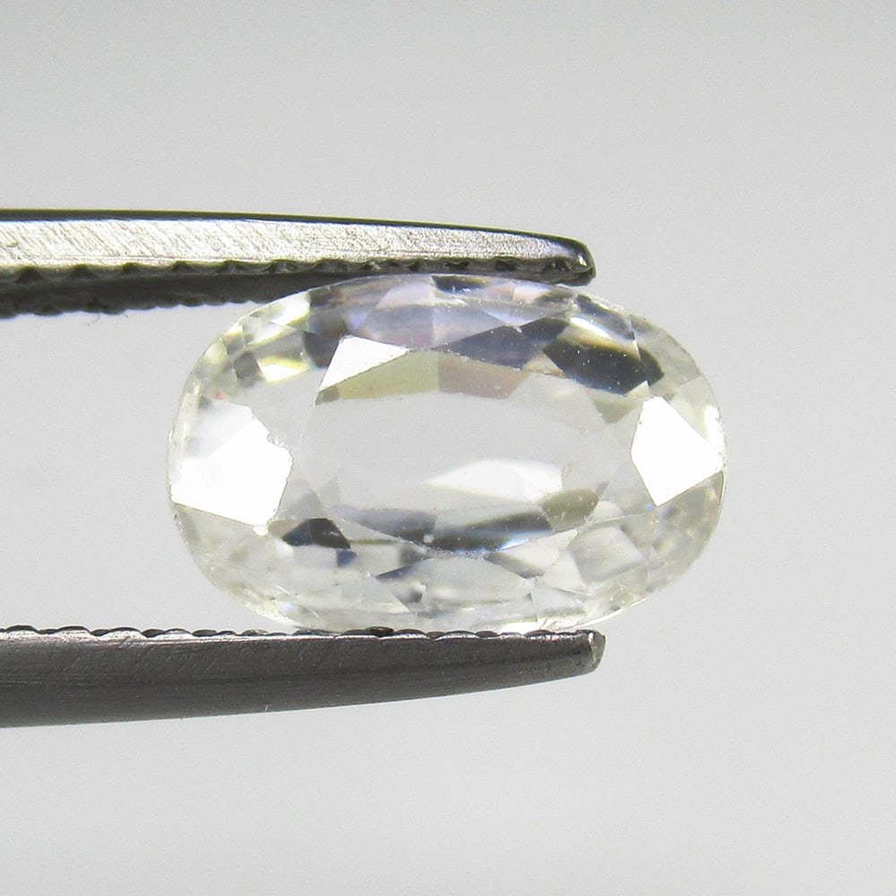 Natural White Zircon - 3.41 Ct: No Reserve! Title: Natural White Zircon - 3.41 Ct Origin: Combodia Weight:3.41 Size/materials: 9.6 x 6.5 x 4.5 mm Description:Pieces : 1 No's / Shape : Oval Cut / Color : White / Clarity : VVS - Trans