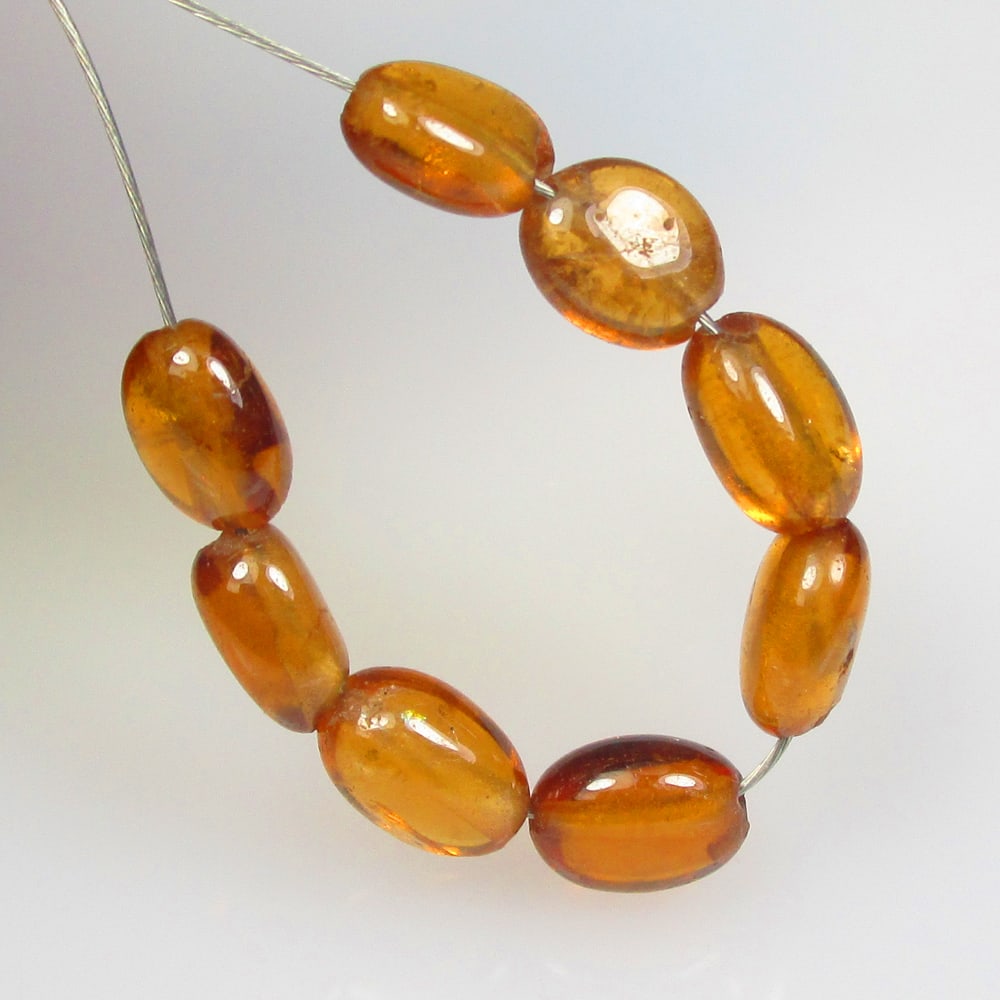 5.56 Ctw Natural 8 Hessonite Garnet Dumble Beads: No Reserve! Title: 5.56 Ctw Natural 8 Hessonite Garnet Dumble Beads Stone clarity: VVS Gemstone:Natural Hessonite Garnet Beads Carat weights: 5.56 Size/Dimensions: 4.4x2.8- 4.5x2.9 mm / 8 Pc's Descrip