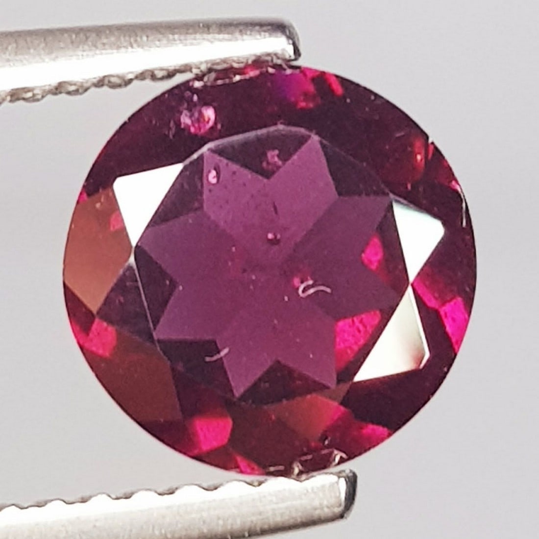 2.05 Ctz" Beautiful Purple Pink Gem" Natural Rhodolite Garnet: No Reserve! Title: 2.05 Ctz" Beautiful Purple Pink Gem" Natural Rhodolite Garnet Color/Clarity: Emerald Gemstone: Purple Pink / VVS Carat Weights: 2.05 Size: 8.00 x 8.00 x 3.80 Additional Information: