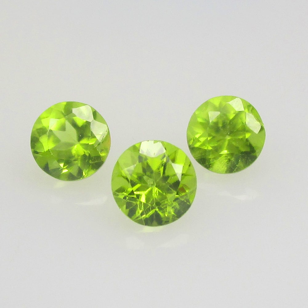 1.85 Ctw Natural Pakistan Peridot Round Set: No Reserve! Title: 1.85 Ctw Natural Pakistan Peridot Round Set Stone clarity: Opaque Gemstone:Natural Peridot Carat weights: 1.85 Size/Dimensions: 5.00 - 5.10 mm / 3 Pc's Description:Top Class Full Lu