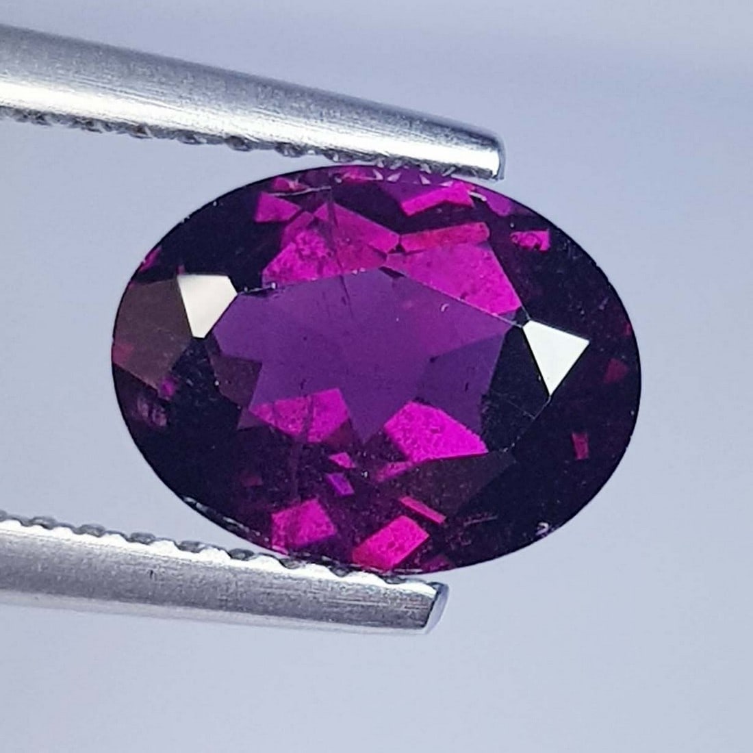 2.46 ctz" Beautiful Purple Pink Gem" Natural Rhodolite Garnet: No Reserve! Title: 2.46 ctz" Beautiful Purple Pink Gem" Natural Rhodolite Garnet Color/Clarity: Purple Pink / IF-VVS Gemstone: Rhodolite Garnet Carat Weights: 2.46 Size: 9.00 x 7.00 x 4.30 Additional 
