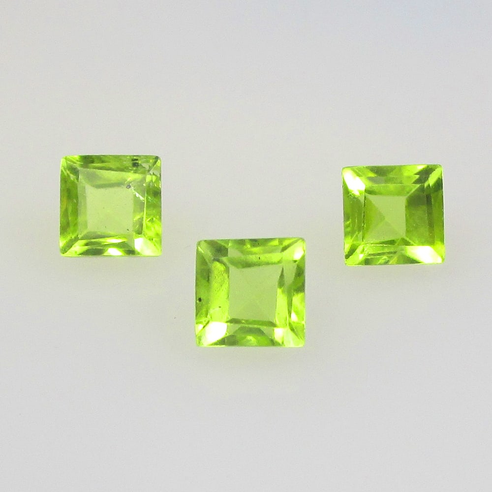 1.67 Ctw Natural Pakistan Peridot Square Set: No Reserve! Title: 1.67 Ctw Natural Pakistan Peridot Square Set Stone clarity: Transparent Gemstone:Natural Peridot Carat weights: 1.67 Size/Dimensions: 4.0x4.0 - 4.2x4.2 mm / 3 Pc's Description:Top C