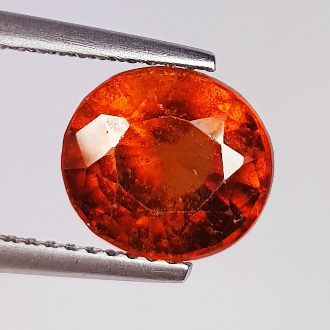 4.10 Ctz " Stunning Orange Gem " Natural Hessonite Garnet: No Reserve! Title: 4.10 Ctz " Stunning Orange Gem " Natural Hessonite Garnet Color/Clarity: Orange Red / VVS Gemstone: Hessonite Carat Weights: 4.1 Size: 10.00 x 8.30 x 5.50 Additional Information: Ov