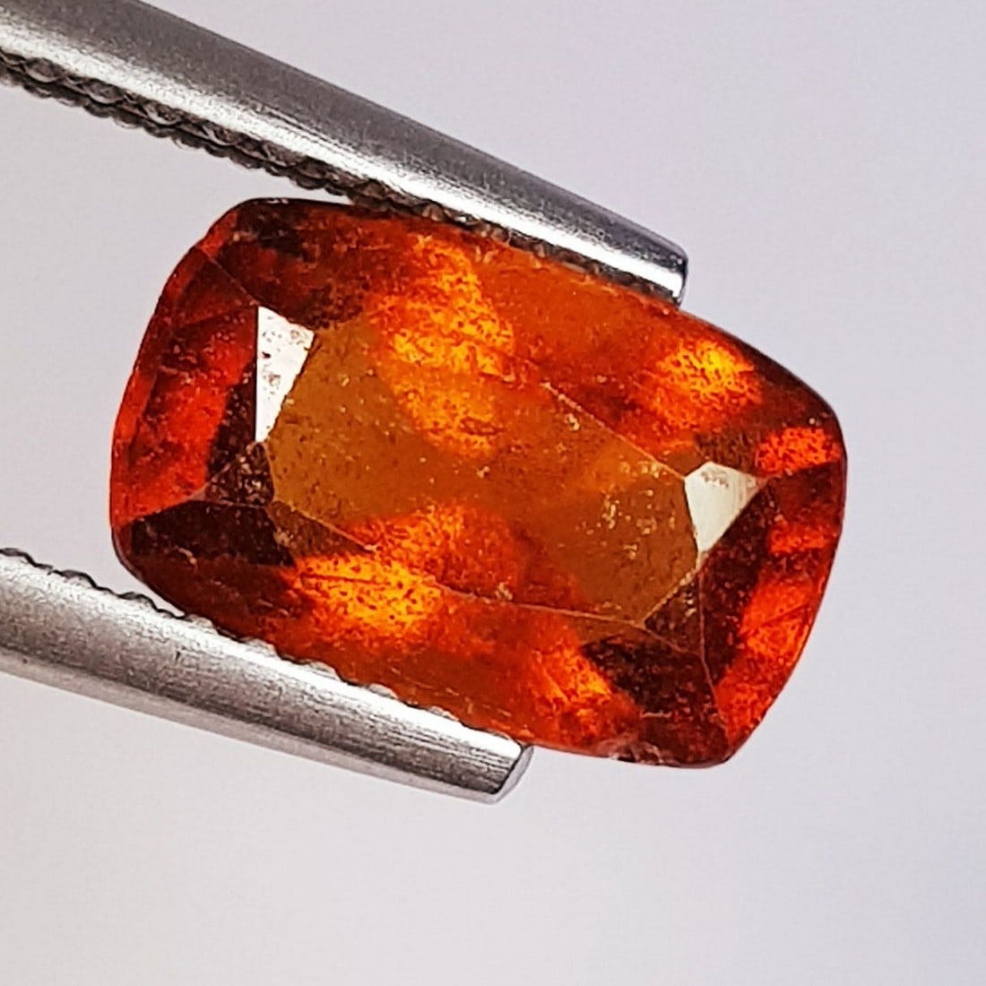 2.74 ctz " Stunning Orange Gem " Natural Hessonite Garnet: No Reserve! Title: 2.74 ctz " Stunning Orange Gem " Natural Hessonite Garnet Color/Clarity: Orange / VVS-VS Gemstone: Hessonite Garnet Carat Weights: 2.74 Size: 9.90 x 6.40 x 5.00 Additional Informati