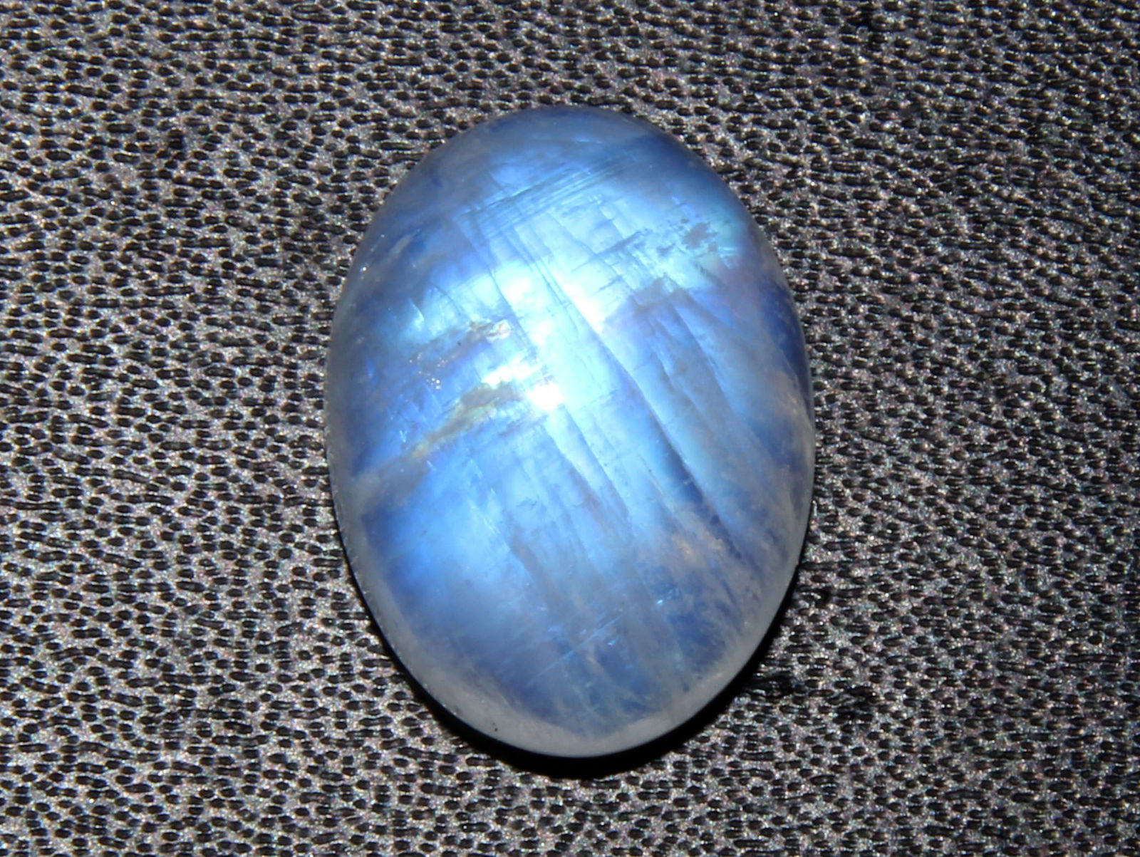 Stunning " Natural Rainbow Moonstone " 9.54 Cts Natural Rainbow Moonstone (1 of 2)