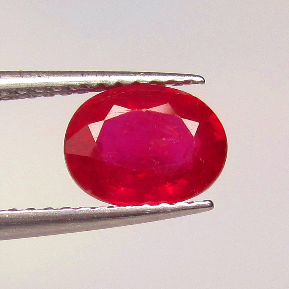 1.75 Ctw Natural Mozambique Red Ruby Oval Cut (1 of 2)