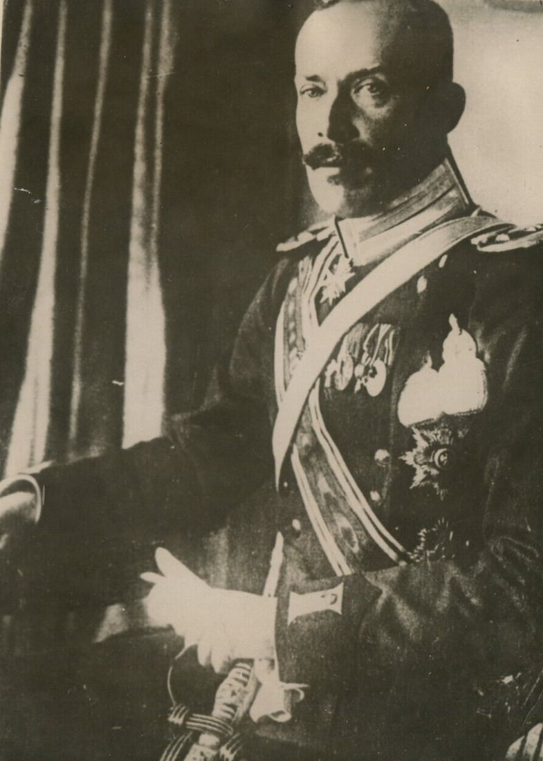 Vintage Photography PRESS Prince Guillaume de Wied: Vintage Photography PRESS Prince Guillaume de Wied Description Silver print from period press 17.5 x 13 cm Reserve: $20.00 Shipping: Domestic: Flat-rate of $17.00 to anywhere within the cont