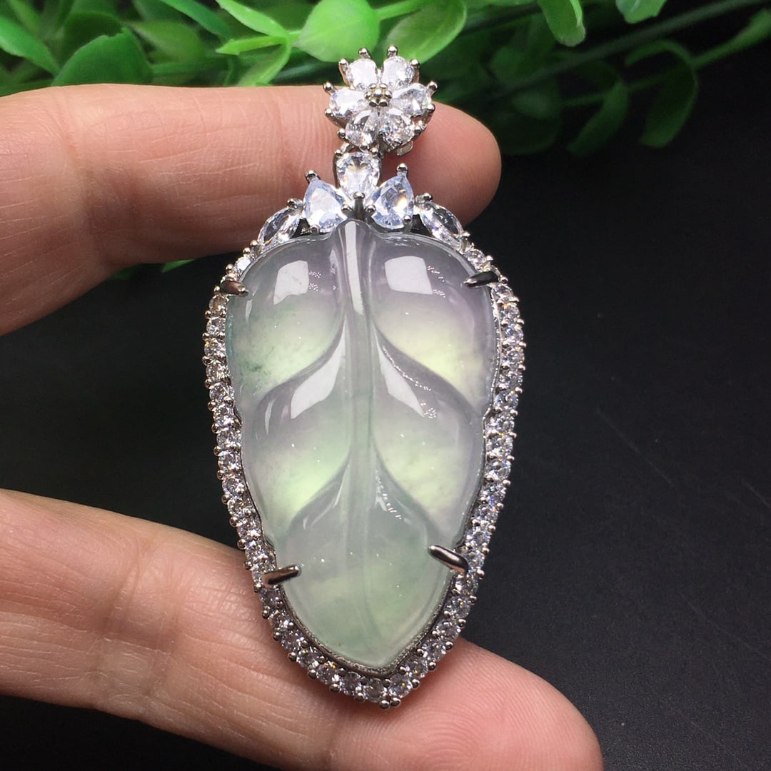 Ice floating flowers inlaid with golden branches and jade leaves (1 of 6)