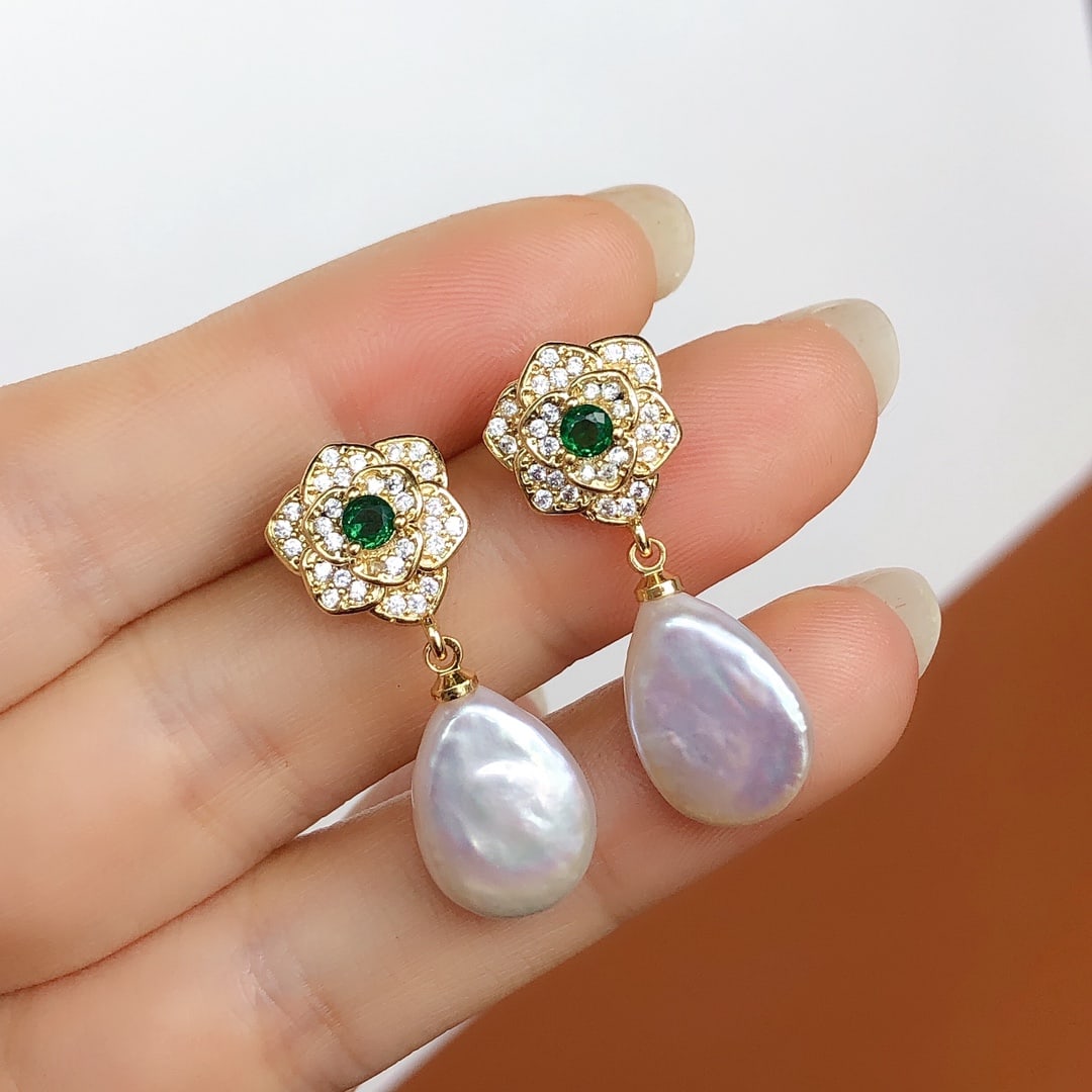 Drop Baroque Pearl Stud Earrings: Drop-shaped baroque pearl earrings. Natural baroque pearls, half-hole high-quality particles Reserve: $100.00 Shipping: Domestic: Shipping rates are determined by destination International: Foreign sh