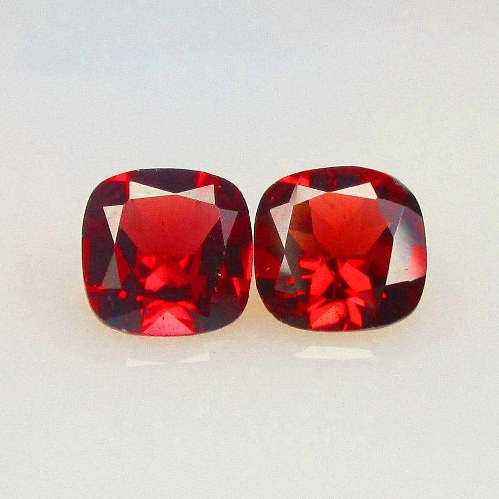 2.91 Ctw Natural Rhodolite Garnet Cushion Pair: Title: 2.91 Ctw Natural Rhodolite Garnet Cushion Pair Stone clarity: VVS Gemstone:Natural Garnet Carat weights: 2.91 Size/Dimensions: 7.00 x 7.00 x 3.80 mm / 2 P'cs Additional info:Purplish Pink / Exc
