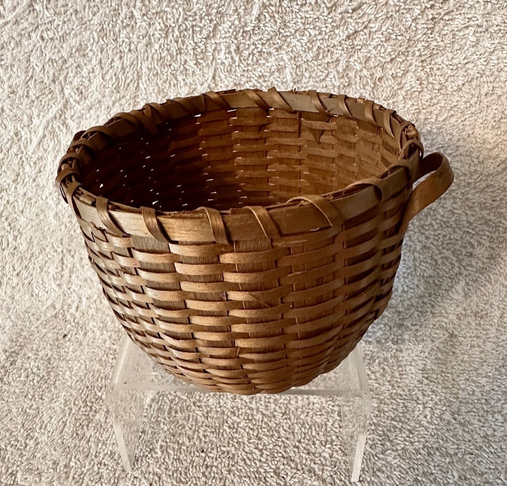 Round Miniature Field Basket (1 of 7)