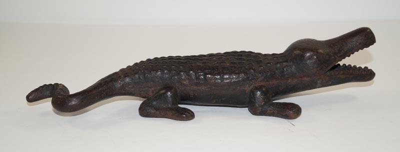 Antique Alligator Cast Iron Doorstop 1920’s: Title: Antique Alligator Cast Iron Doorstop 1920’s Dimension: 2 ¾” tall x 12” long x 3 3/8” wide. Date: Ca. 1920’s. Additional Information: Incredible cast iron Anti
